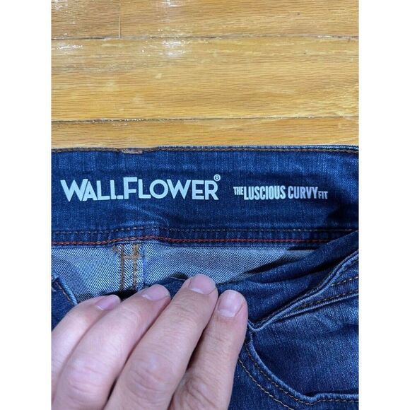 Wallflower Jeans Womens 3 Luscious Curvy Fit Blue Mid Rise Western Denim Stretch - Picture 5 of 11